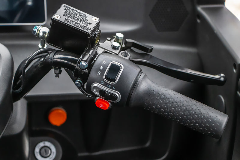 Load image into Gallery viewer, Geco Tiro | Rijbewijs vrij |2 Persoons | LCD-Display | Achteruitrijcamera